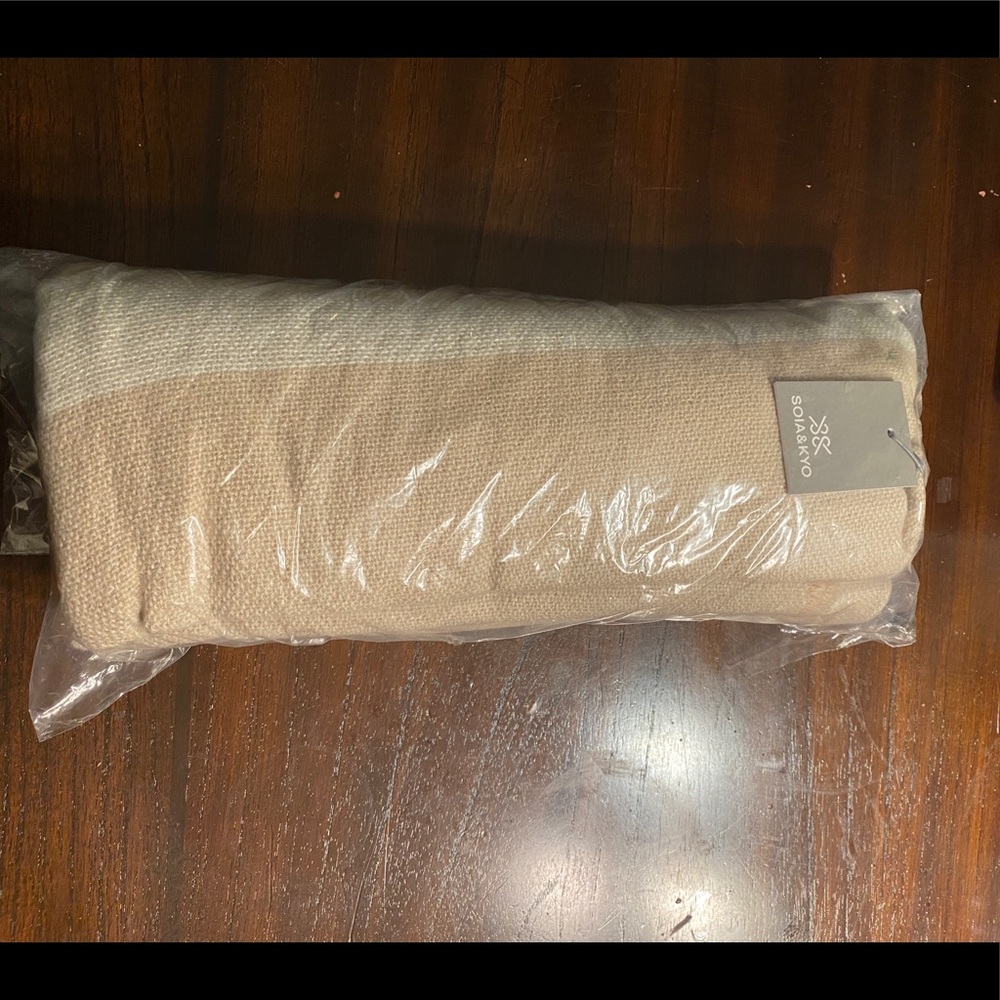 Soia and  Kyo scarfigan